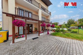 Elegantní dům ve vilové čtvrti Háje, si vás získá nejen svou