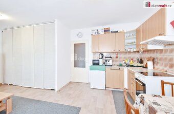 +popl. 3000, + parkovací stání 500 000,-Kč není podmínkou , 