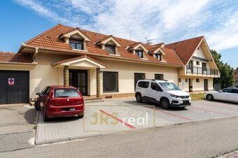 Nabízíme k pronájmu moderní rohovou kancelář o výměře 19 m²,