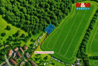 Nabízíme k prodeji zahradu o výměře 670 m² na samém okraji o