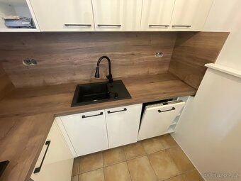 Nabízím k pronájmu světlý byt 1+kk o velikosti 34 m² v Praze
