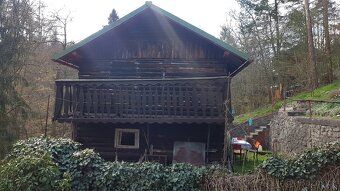 Přímý majitel nabízí nádherný svažitý pozemek 2135m² se dvěm