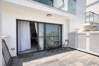 Komfortní apartmán v přízemí s vlastní zahradou v klidném we