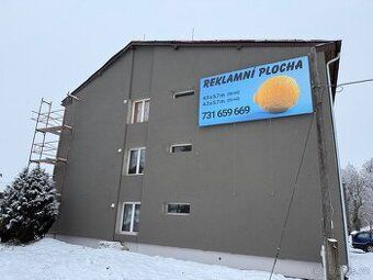 Nabízím k pronájmu 2 velké reklamní plochy na štítu domu v o