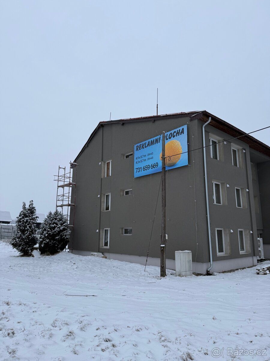 Nabízím k pronájmu 2 velké reklamní plochy na štítu domu v o