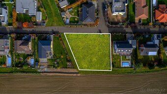 Prodej stavebního pozemku 1 202 m² – Jesenice, Osnice (ulice