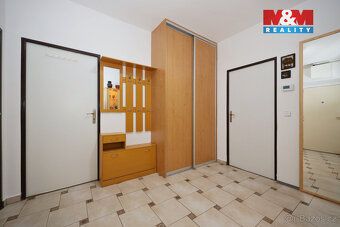Byt, který má prostor, klid i praktické zázemí. Nabízíme k p
