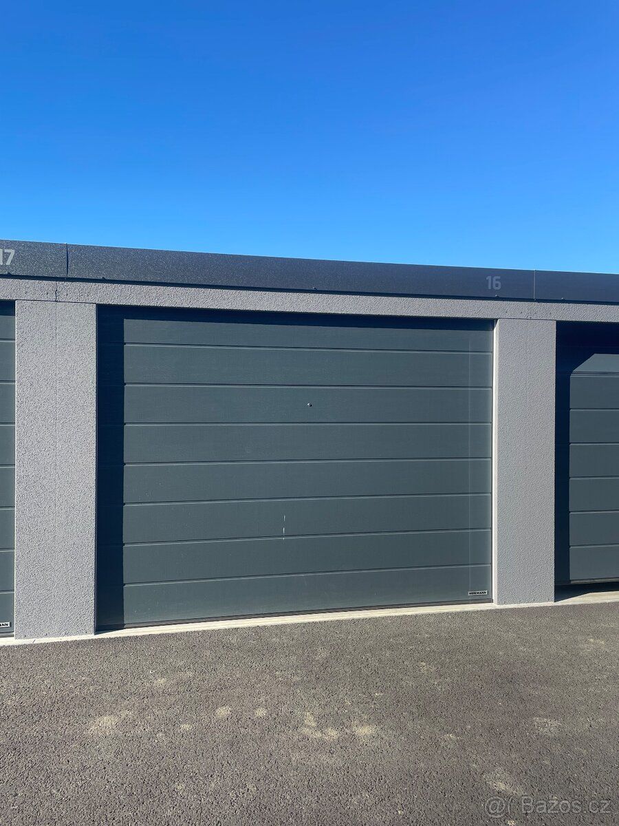 Nabízím k pronájmu moderní garáž o rozměrech 3,5 × 6,3 metru