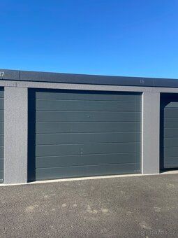 Nabízím k pronájmu moderní garáž o rozměrech 3,5 × 6,3 metru