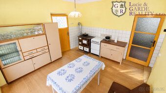Prodej dvou rodinných domů jako celek v malebné a udržované 