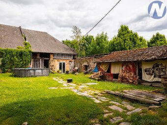 Nabízíme k prodeji rodinný dům s přilehlými hospodářskými st