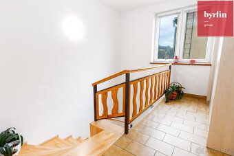 Nabízím Vám k prodeji tento dvougenerační rodinný dům nacház