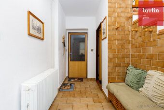 Nabízím Vám k prodeji tento dvougenerační rodinný dům nacház