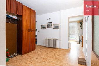 Nabízím Vám k prodeji tento dvougenerační rodinný dům nacház