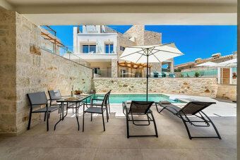 Relax Properties nabízí k prodeji moderní dvoupodlažní vilu 