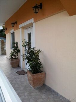 Relax Properties nabízí k prodeji prostorný apartmán o celko