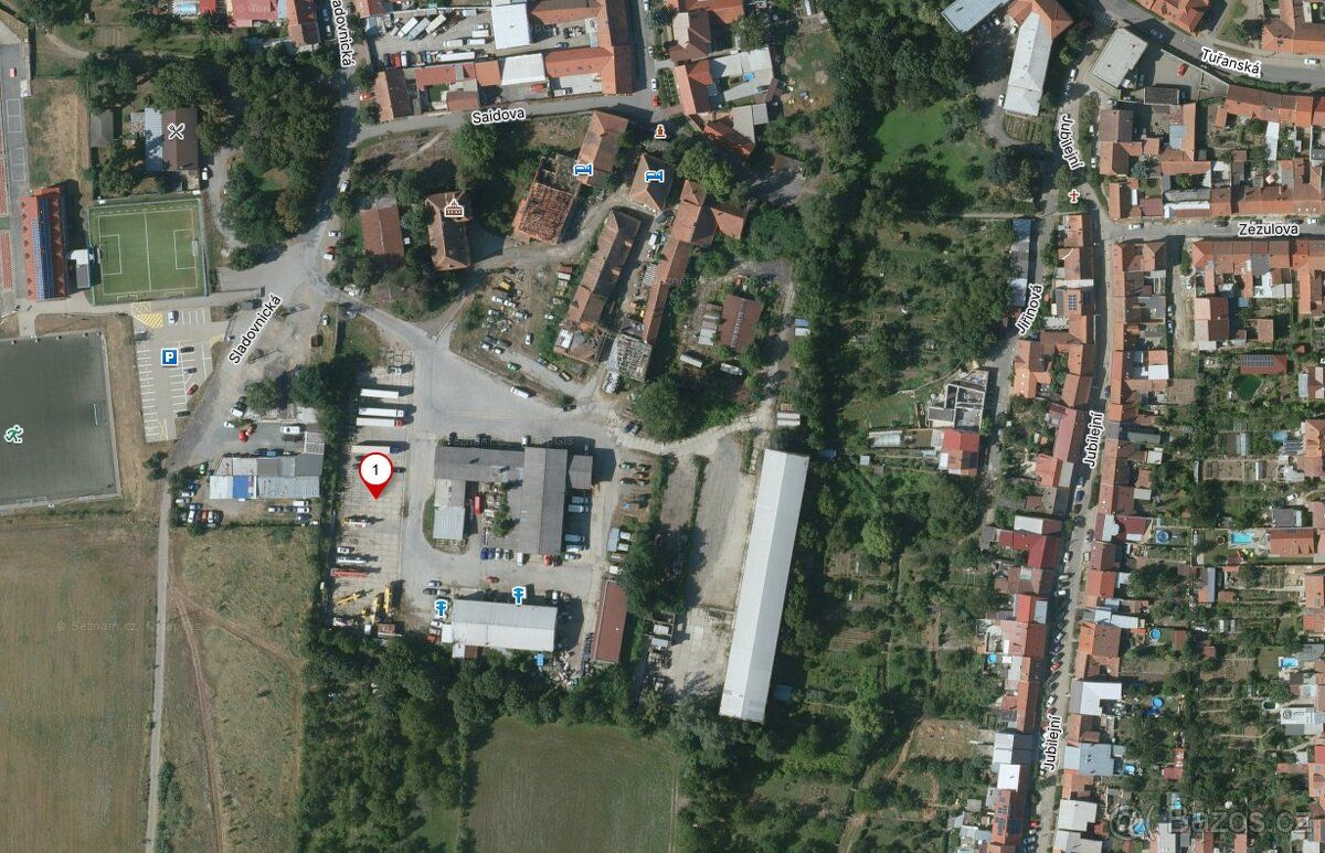 Nabízíme k pronájmu venkovní zpevněné plochy v uzavřeném a h