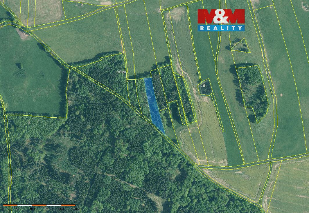 Prodej lesního pozemku o celkové výměře 5564 m2. Po hranici 