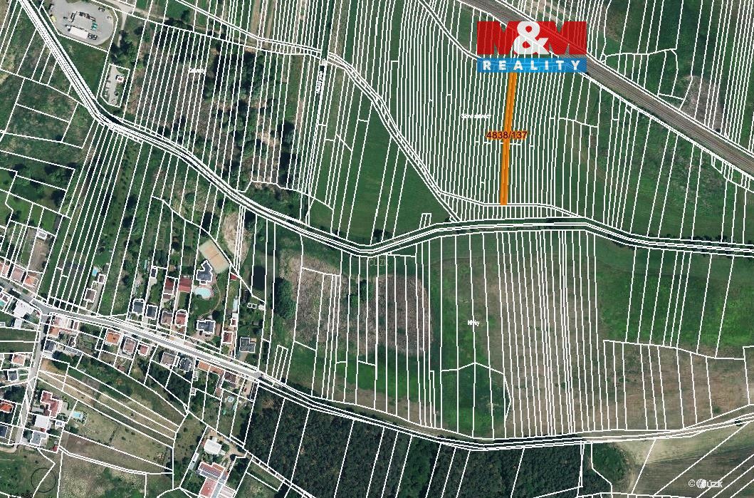Prodej pozemku o výměře 344 m2 v katastru obce Vracov. Jedná