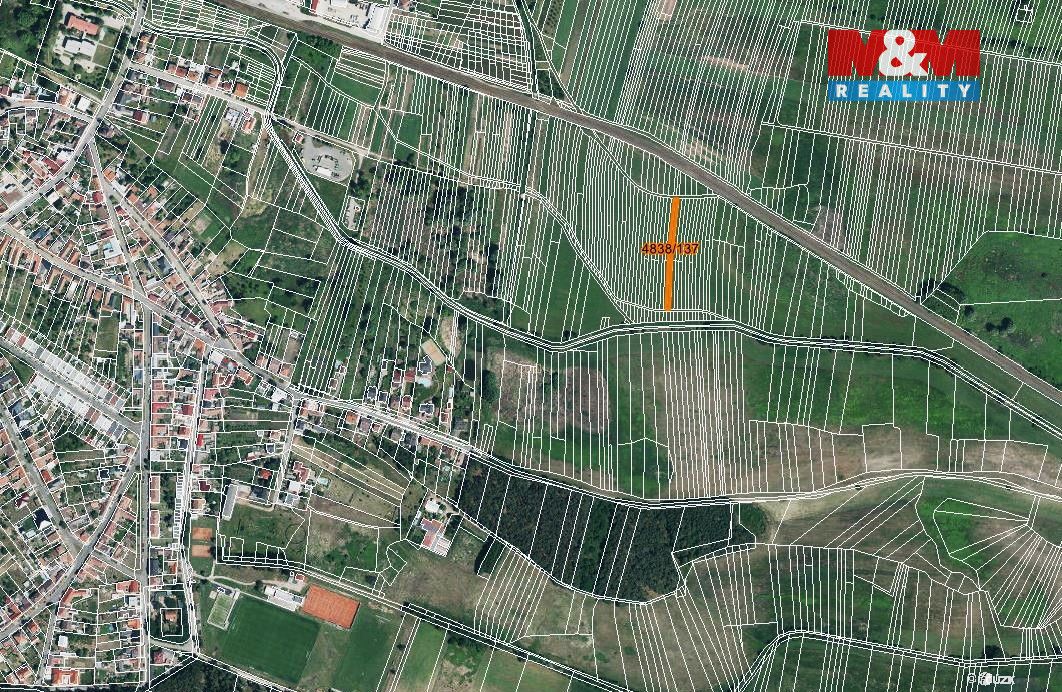 Prodej pozemku o výměře 344 m2 v katastru obce Vracov. Jedná