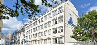 Nabízíme k pronájmu nezařízené kancelářské prostory, samosta