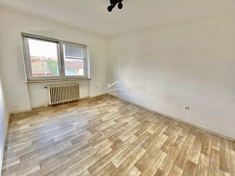 Nabízíme Vám ke koupi zajímavý rodinný dům se dvěma samostat