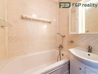 K prodeji nabízím prostorný světlý byt 2+1 v zástavbě čtyřpa