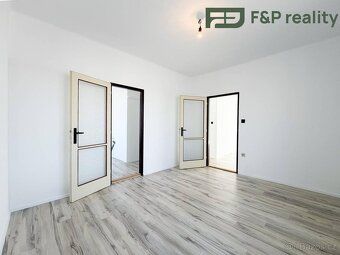 K prodeji nabízím prostorný světlý byt 2+1 v zástavbě čtyřpa