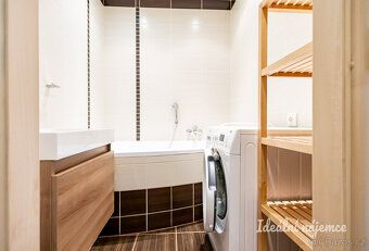 K dlouhodobému pronájmu nabízíme hezký kompletně zařízený by