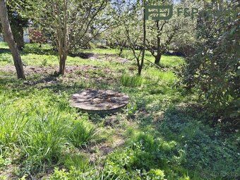 Rovinatý stavební pozemek o výměře 600 m2 v obci Strašice, k