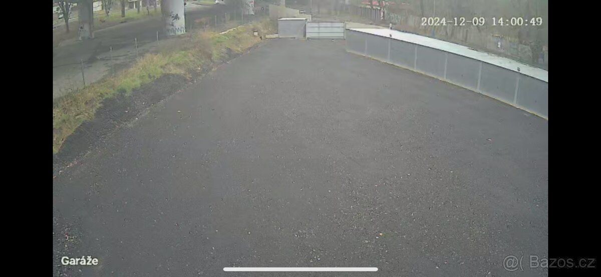 kousek od centra ul .Bystřanská v uzavrenem arealu , vlastni