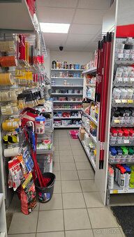 Nabízím k pronájmu zavedenou a plně vybavenou prodejnu TOP d