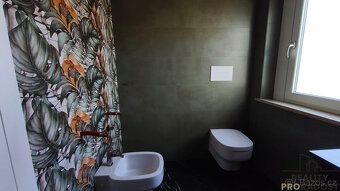 Krásný apartmán s vlastním parkovacím místem přímo u domu!
V