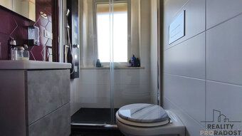 Krásný apartmán s vlastním parkovacím místem přímo u domu!
V