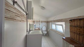 Exkluzivní penthouse s dechberoucím výhledem na moře.
Nabízí