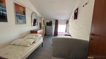 Exkluzivní penthouse s dechberoucím výhledem na moře.
Nabízí