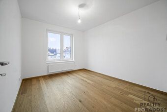 Prodej nového bytu 4+kk s balkonem, lodžií, sklepem a garážo