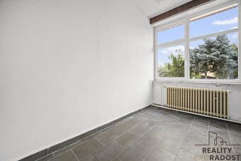 Dobrý den,
nabízím k pronájmu komerční prostor o výměře 43 m