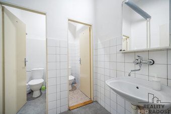 Dobrý den,
nabízím k pronájmu komerční prostor o výměře 43 m