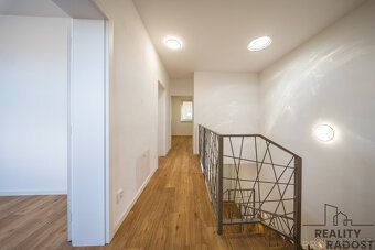 Ve výhradním zastoupení majitelů nabízím k prodeji moderní, 