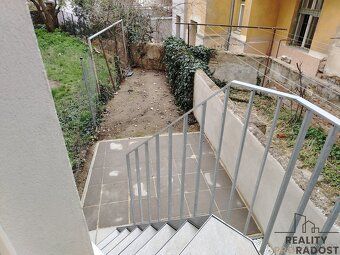 V zastoupení majitele Vám nabízím nově zrekonstruovaný byt o