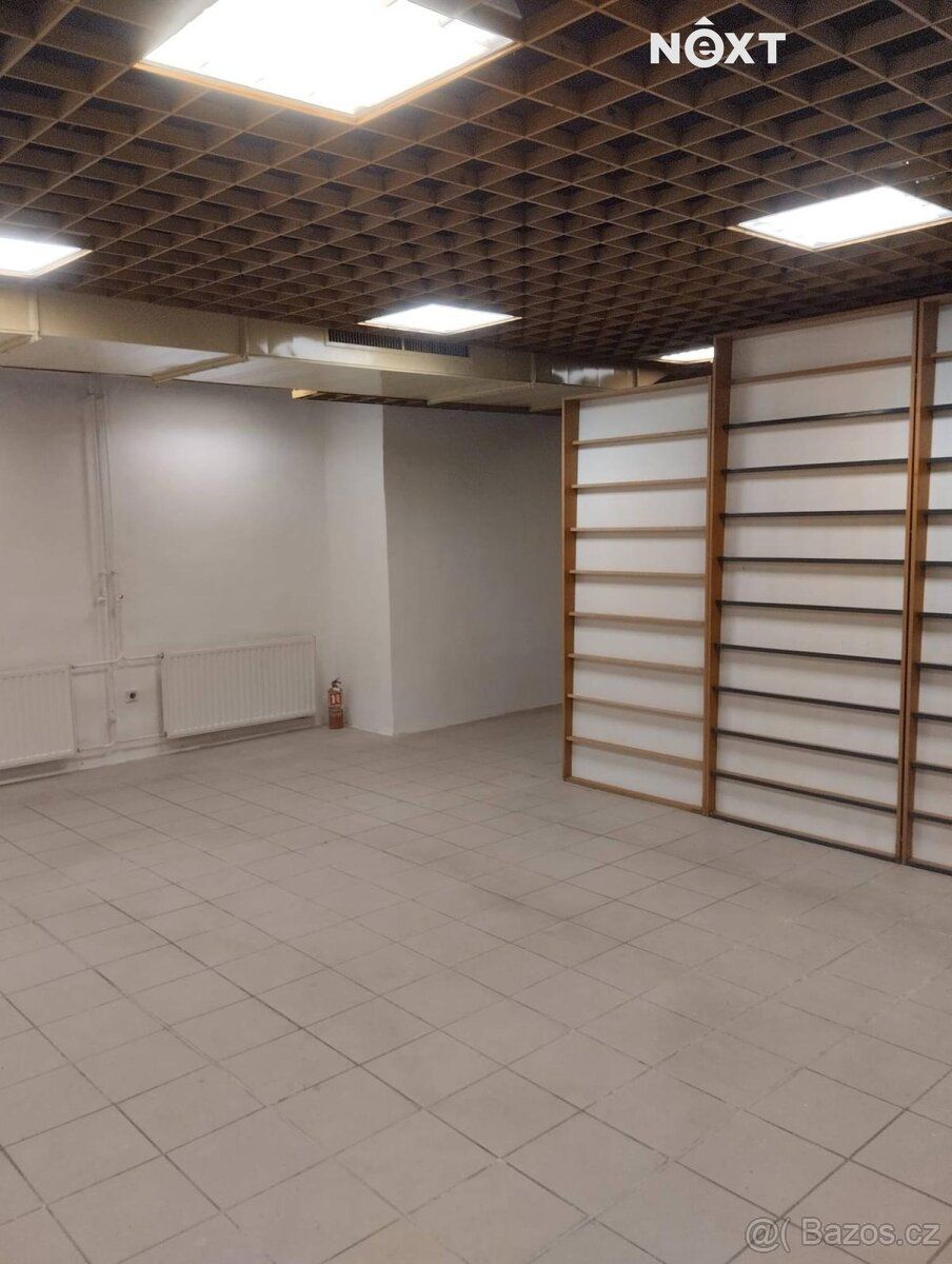 Nabízíme k pronájmu obchodní prostory v obchodním domě PERMO