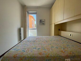 Apartmán jen pár kroků od moře s parkovacím místem a garáži.