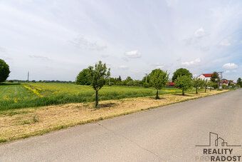 Nabízíme k prodeji pozemek o celkové výměře 3.166 m2 pro kom