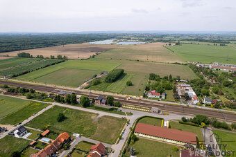 Nabízíme k prodeji pozemek o celkové výměře 3.166 m2 pro kom