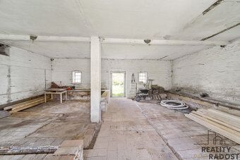 Dobrý den, nabízím k prodeji stavební pozemek na kterém je s