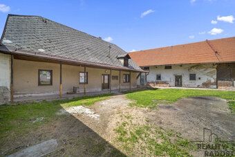 Dobrý den, nabízím k prodeji stavební pozemek na kterém je s
