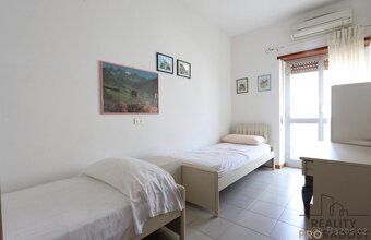Apartmán přímo u pláže s parkovacím stáním.
Rádi by jste si 