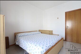Apartmán přímo u pláže s parkovacím stáním.
Rádi by jste si 