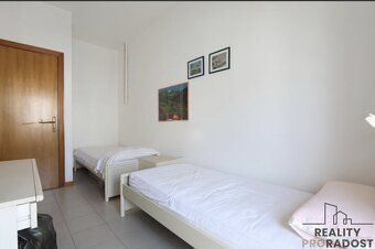 Apartmán přímo u pláže s parkovacím stáním.
Rádi by jste si 